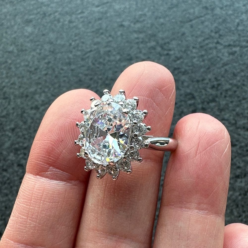 NWB Adjustable White Gold Plated CZ Halo Ring - Elegant Statement Piece - Picture 13 of 14